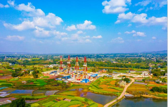 西南油氣田公司頁(yè)巖氣日產(chǎn)量超4000萬(wàn)方！再創(chuàng)歷史新高